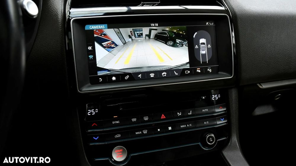 Jaguar F-Pace P250 AWD SE - 17