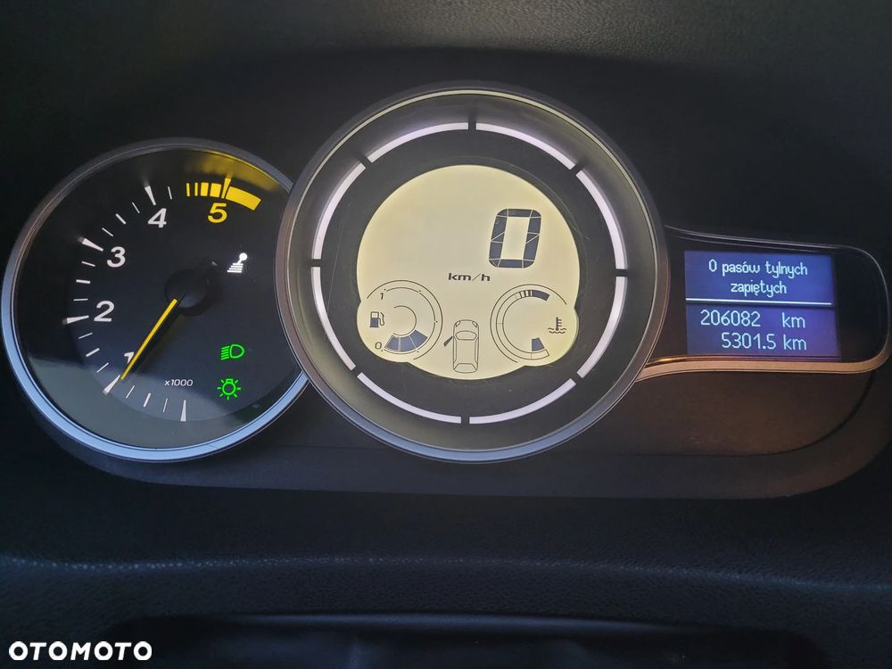 Renault Megane dCi 90 FAP Paris - 12