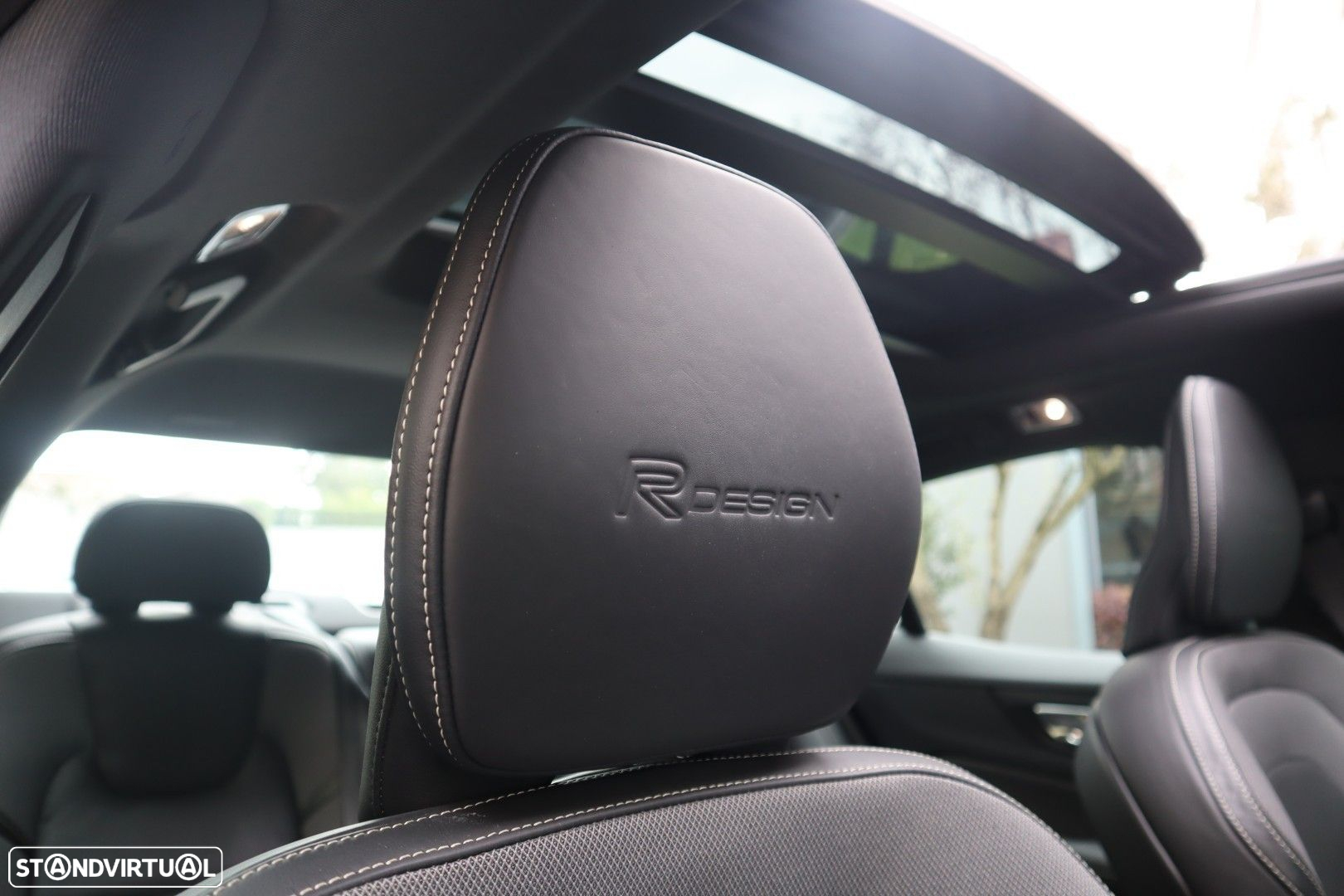 Volvo S60 2.0 T8 PHEV R-Design AWD - 29