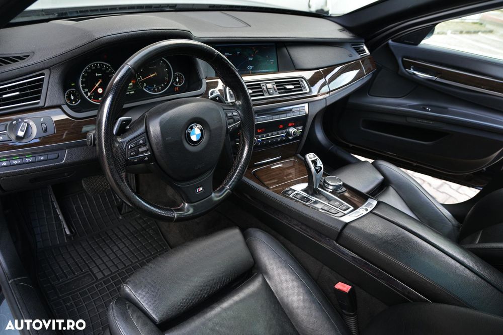 BMW Seria 7 750i - 6