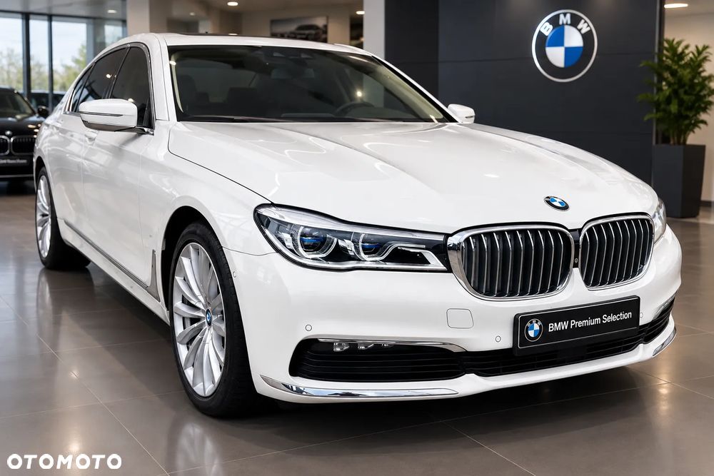 BMW Seria 7 740e iPerformance - 1
