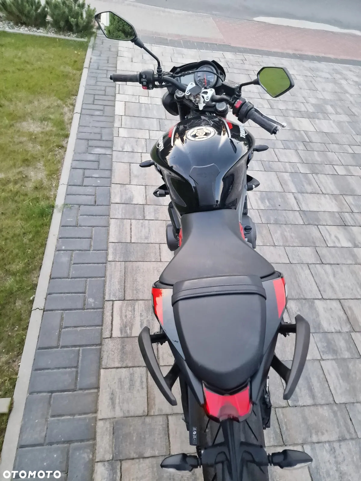 Triumph Street Triple - 10