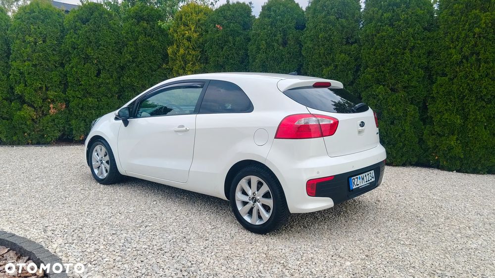 Kia Rio 1.4 Dream Team Edition - 18