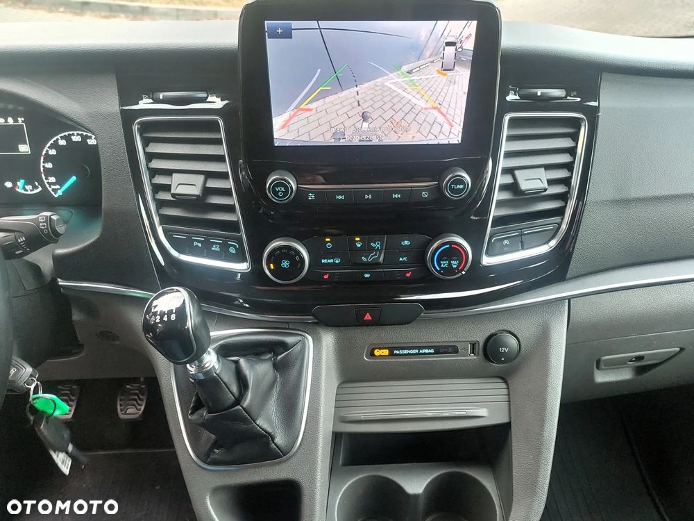 Ford Tourneo Custom - 16