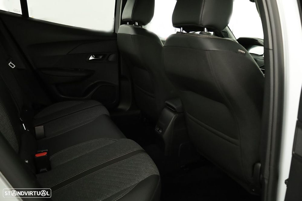 Peugeot 2008 1.2 PureTech Allure - 21