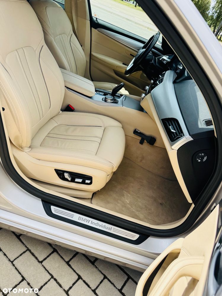 BMW Seria 5 518d - 12
