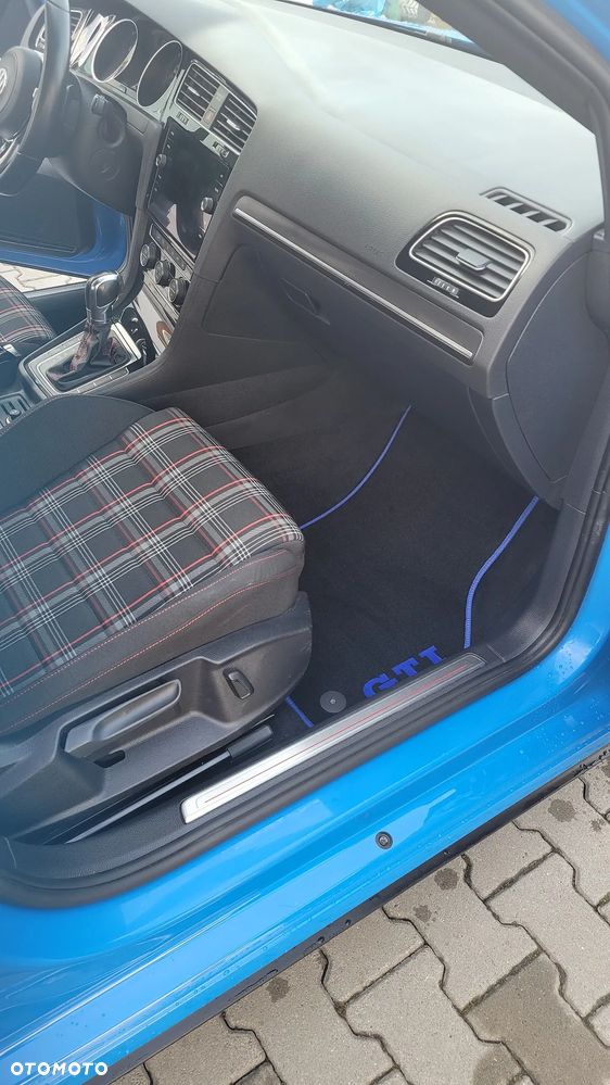 Volkswagen Golf - 27
