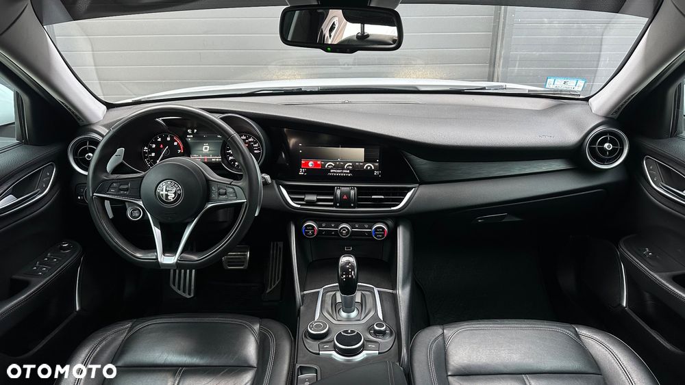 Alfa Romeo Giulia 2.0 Turbo 16V AT8-Q4 Ti - 20