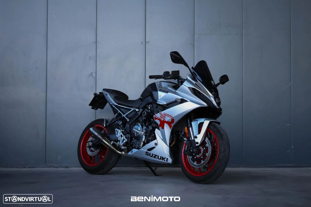 Suzuki GSX-R 8R - 1