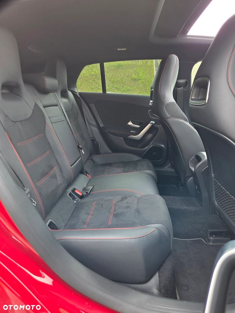 Mercedes-Benz CLA 250 e 8G-DCT AMG Line - 12