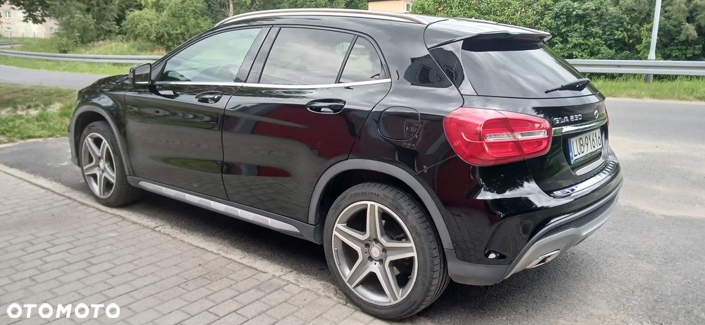 Mercedes-Benz GLA 250 7G-DCT AMG Line - 3