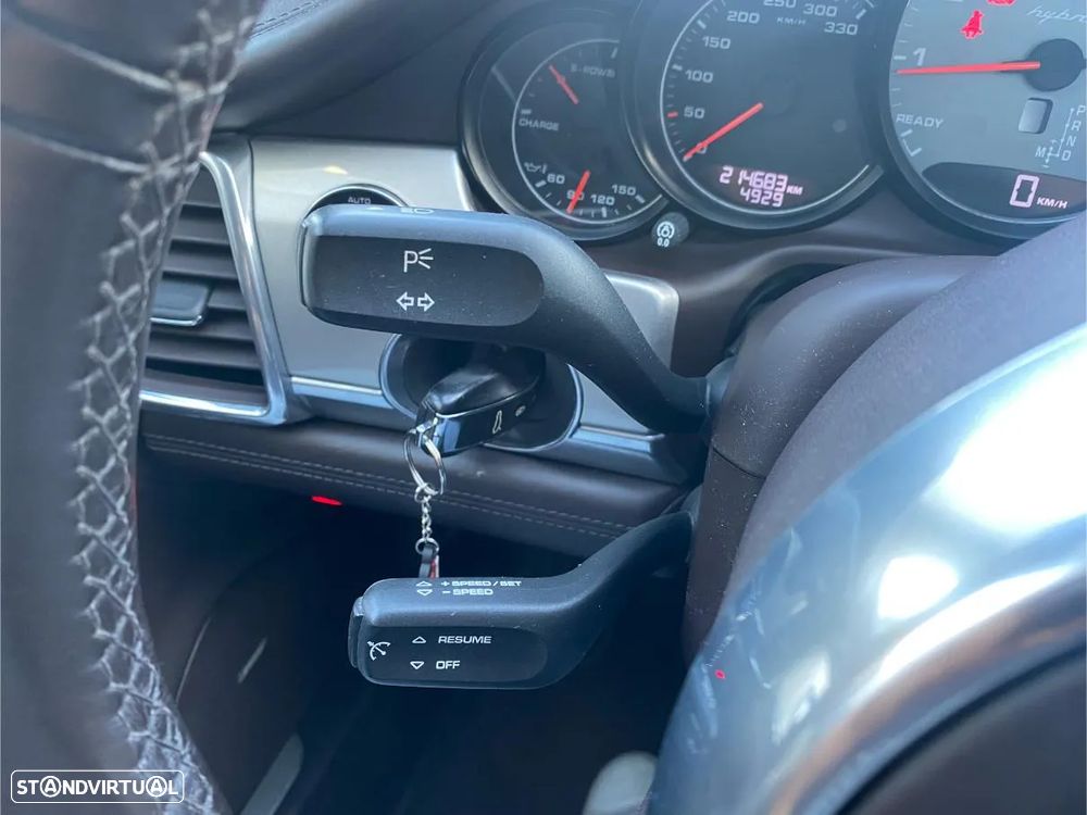 Porsche Panamera S Hybrid J19 - 30