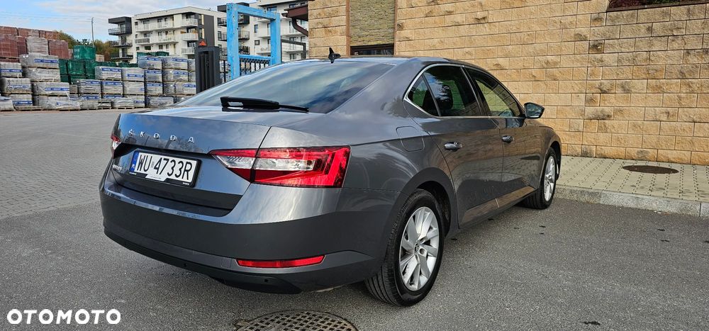 Skoda Superb 2.0 TSI Ambition DSG - 6