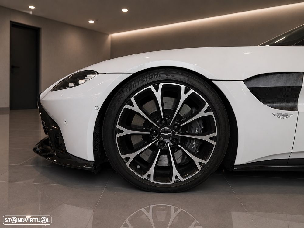 Aston Martin Vantage Coupe 4.0 Twin-Turbo V8 - 10