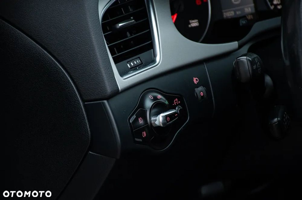 Audi A4 Avant 2.0 TDI DPF Ambiente - 35