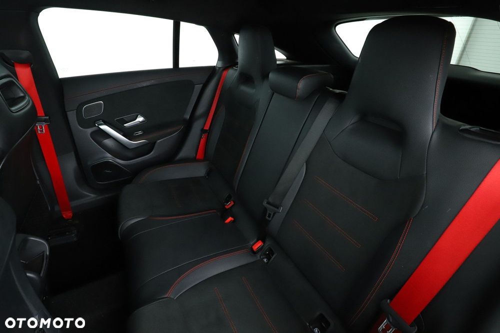 Mercedes-Benz CLA - 24