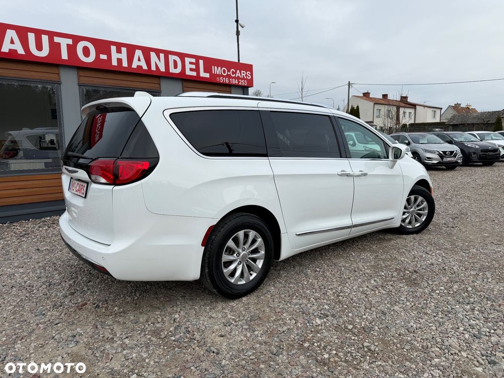 Chrysler Pacifica - 3