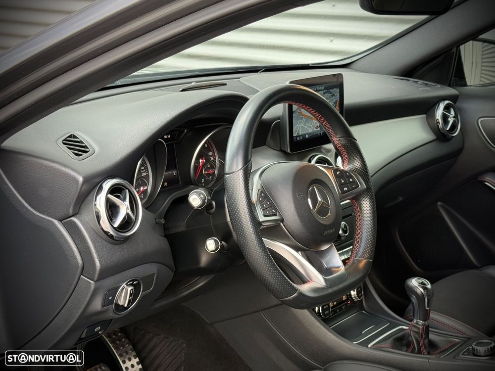 Mercedes-Benz GLA 180 d AMG Line - 12