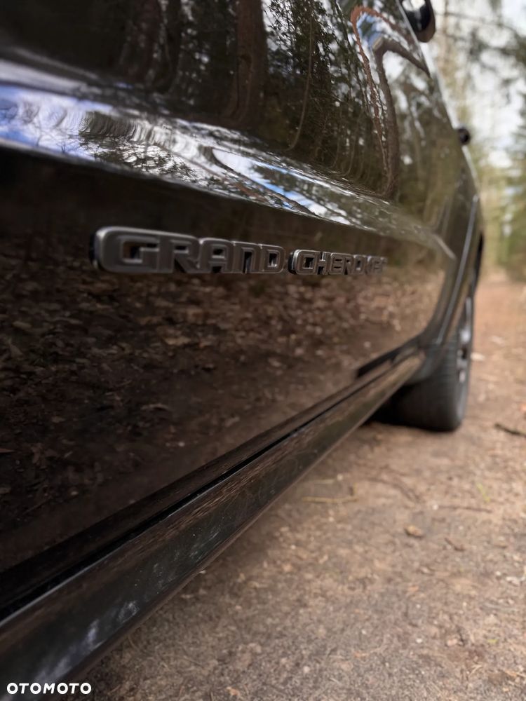 Jeep Grand Cherokee - 16
