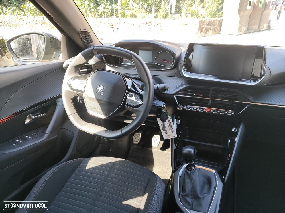 Peugeot 2008 1.2 PureTech Active Pack - 12