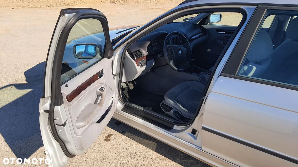 BMW Seria 3 318i - 10