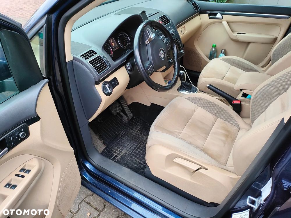 Volkswagen Touran 2.0 TDI DPF Highline DSG - 12