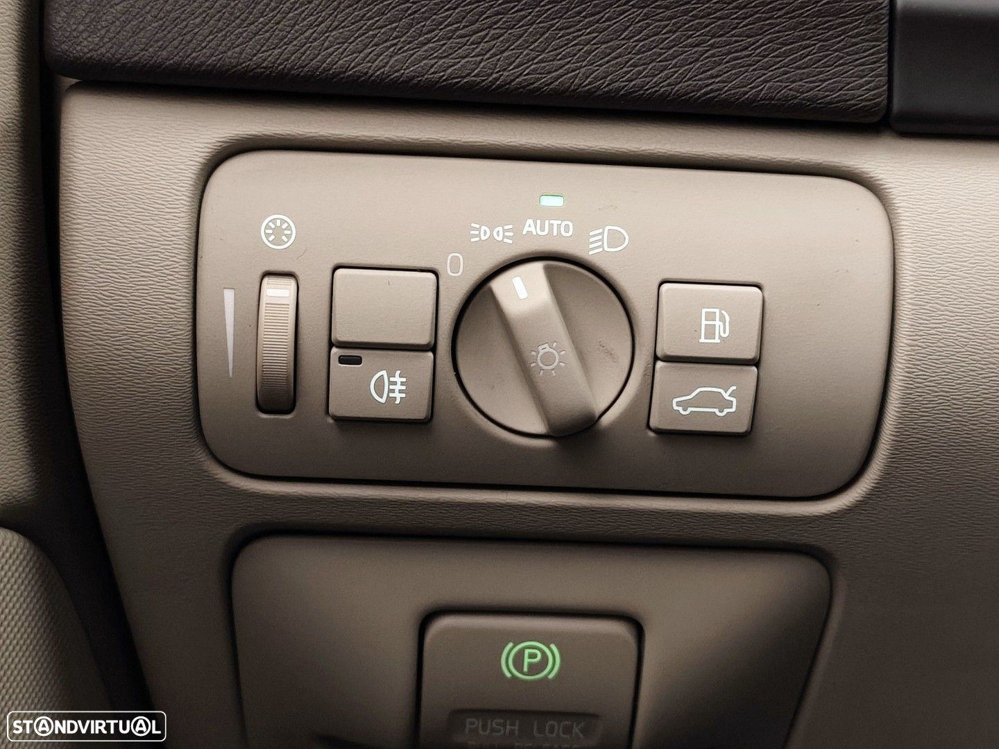 Volvo V60 2.0 D4 Momentum - 28