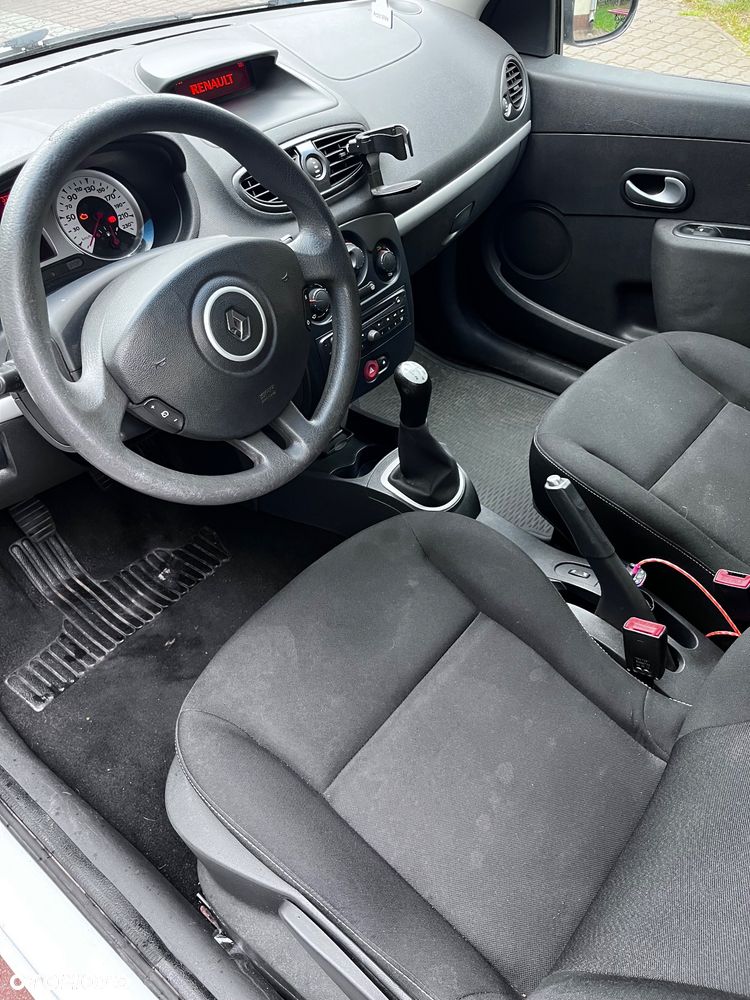 Renault Clio - 12