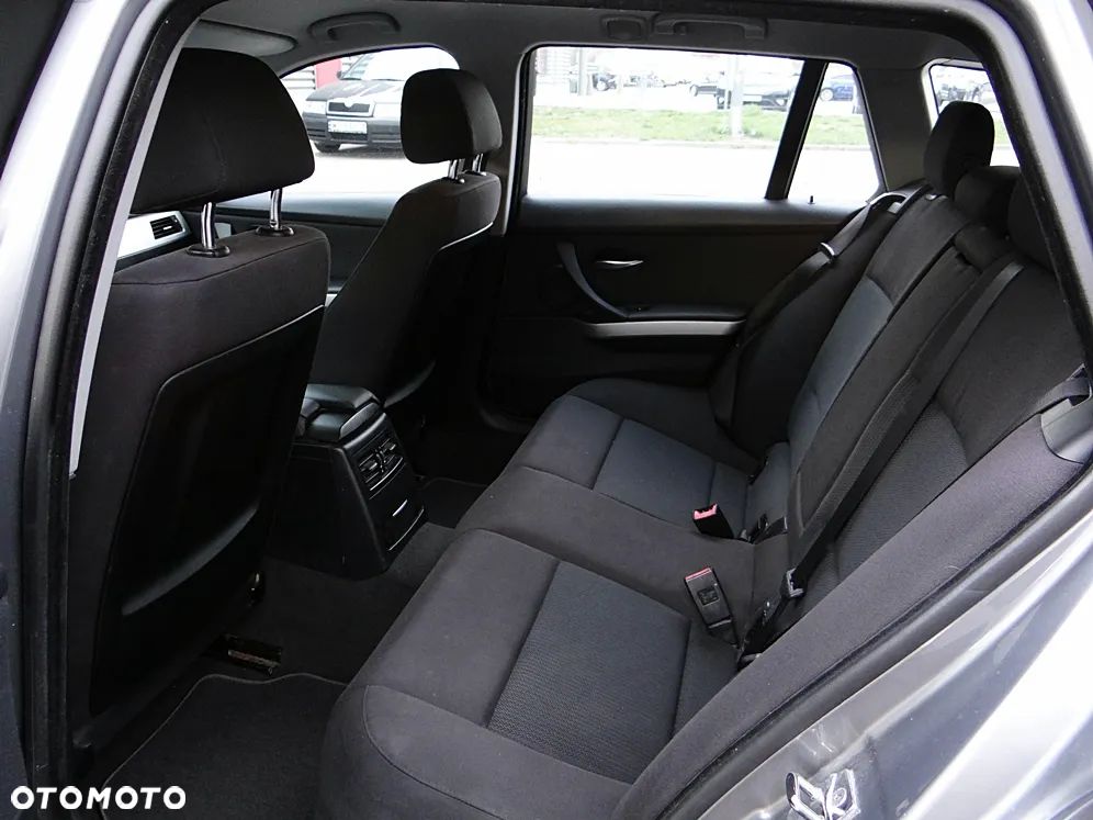 BMW Seria 3 318d DPF Edition Lifestyle - 37