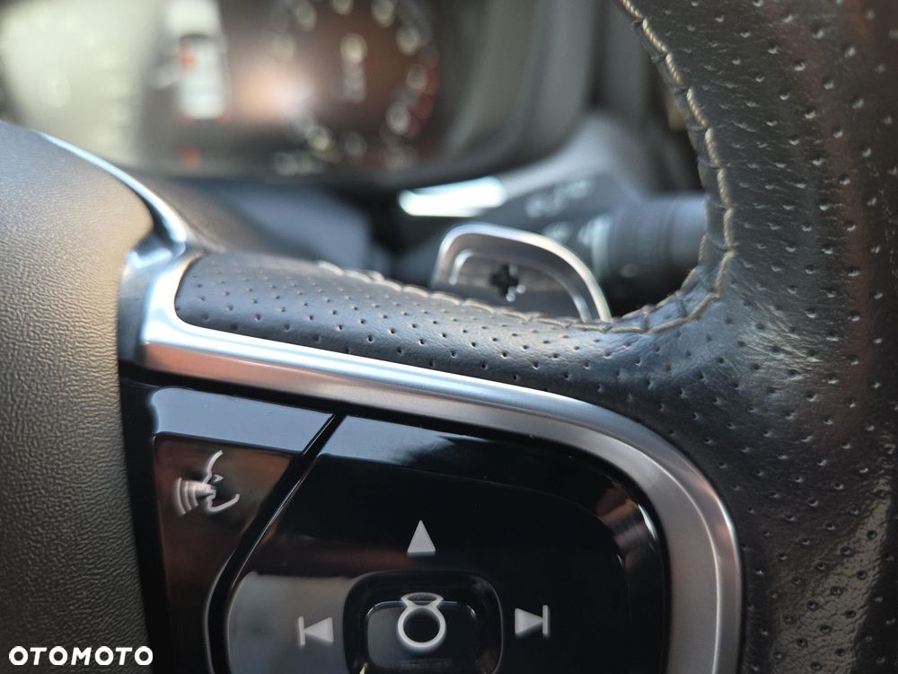 Volvo XC 60 T5 AWD R-Design - 28