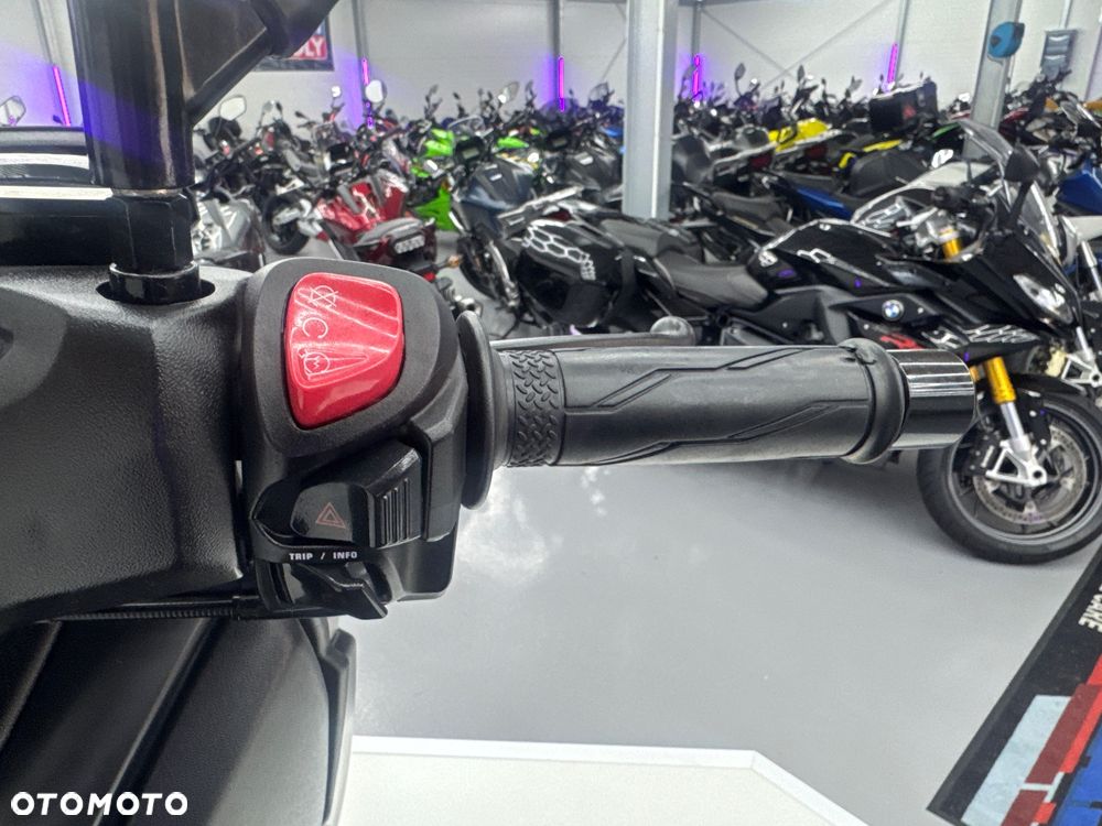 Yamaha X-max - 25