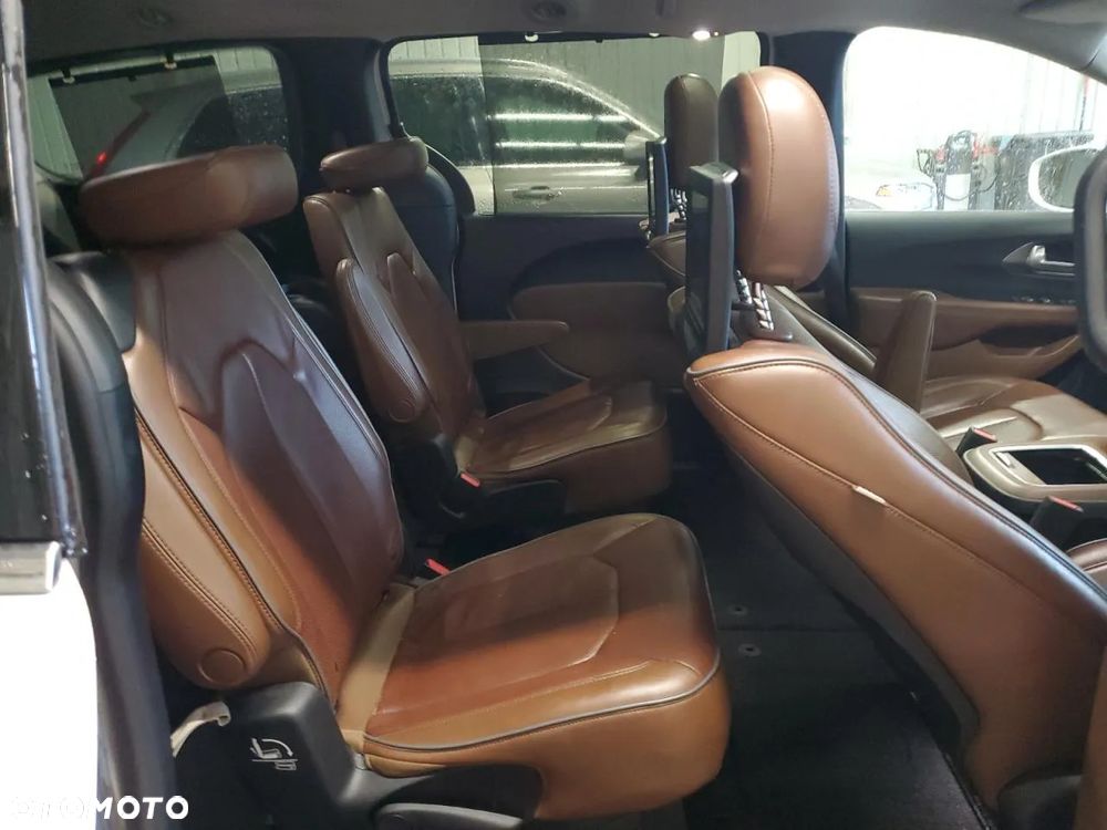 Chrysler Pacifica - 10