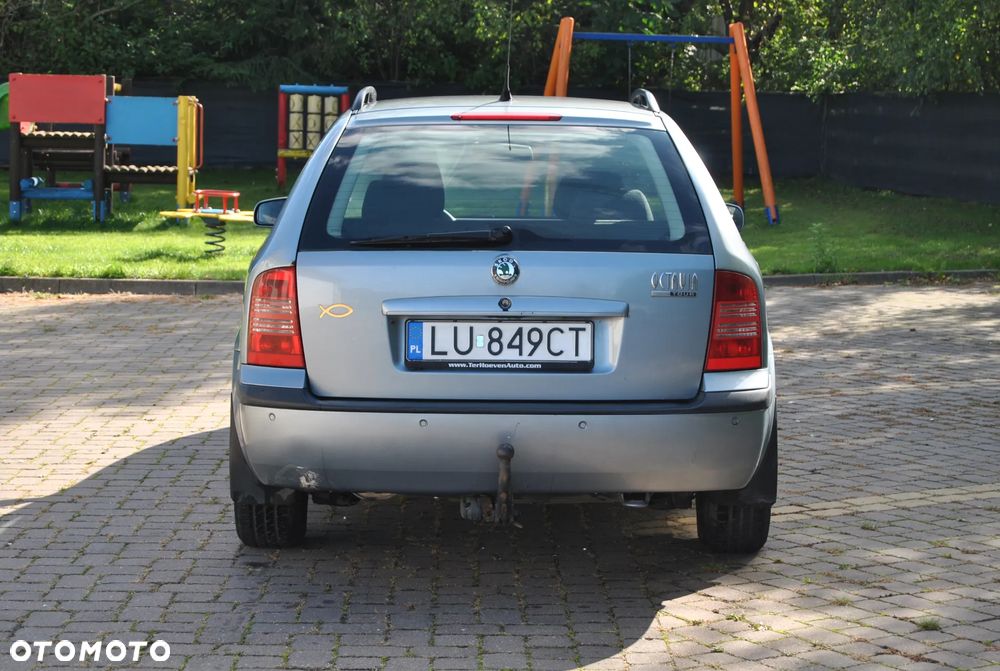 Skoda Octavia 1.6 Combi Ambiente - 17