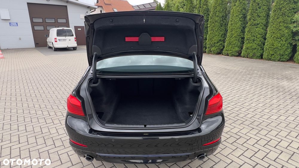 BMW Seria 5 520i Sport Line - 36