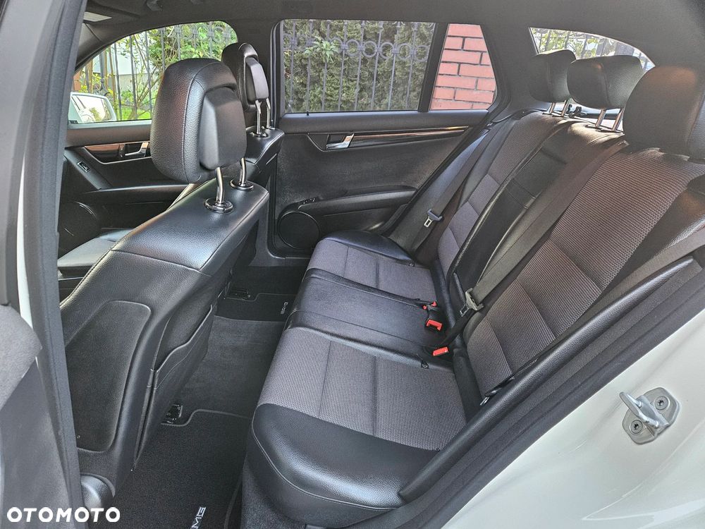 Mercedes-Benz Klasa C 180 CGI BlueEFFICIENCY SPORT EDITION - 7