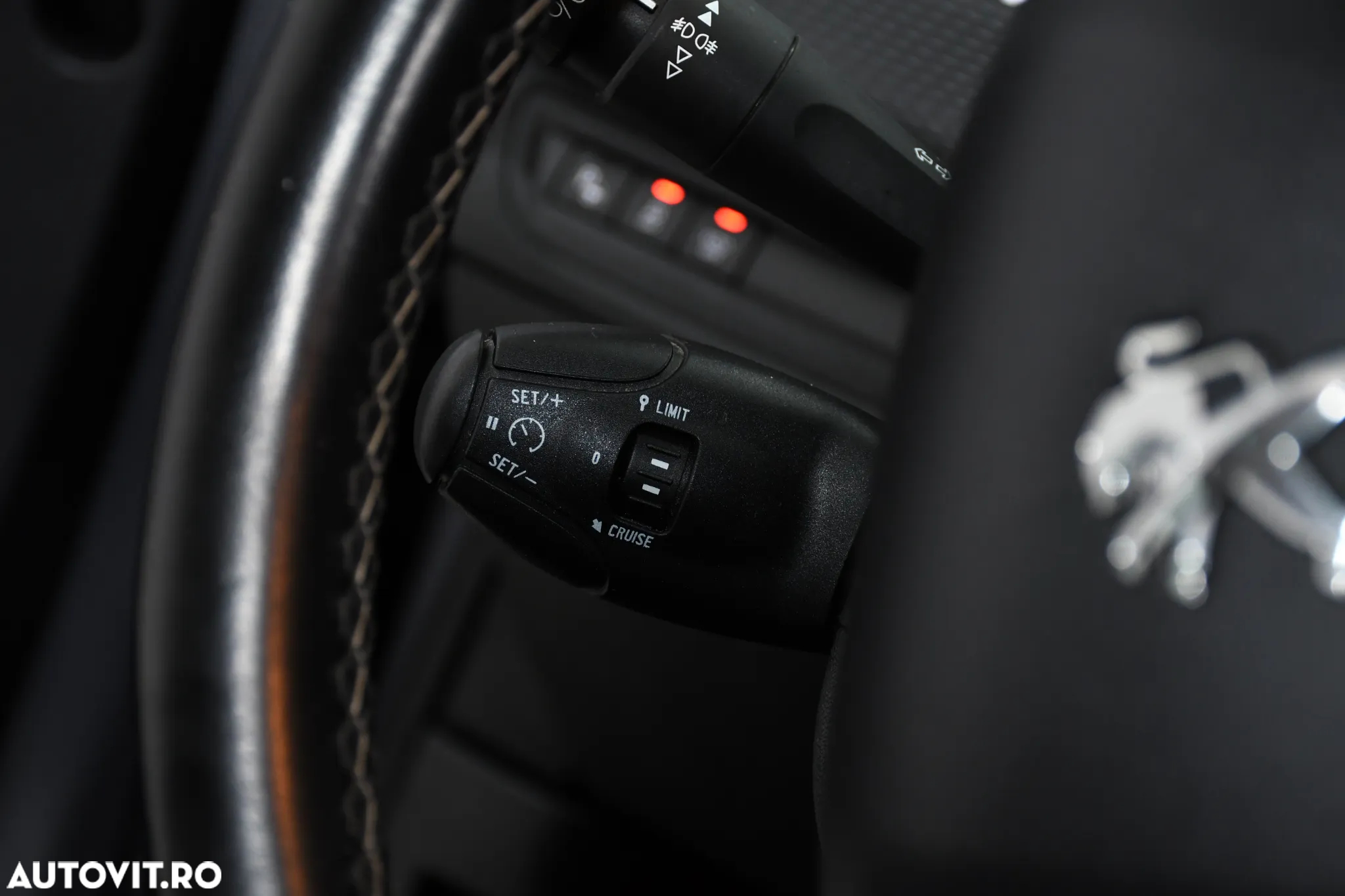 Peugeot 2008 1.2 PureTech Turbo EAT6 S&S Allure - 25