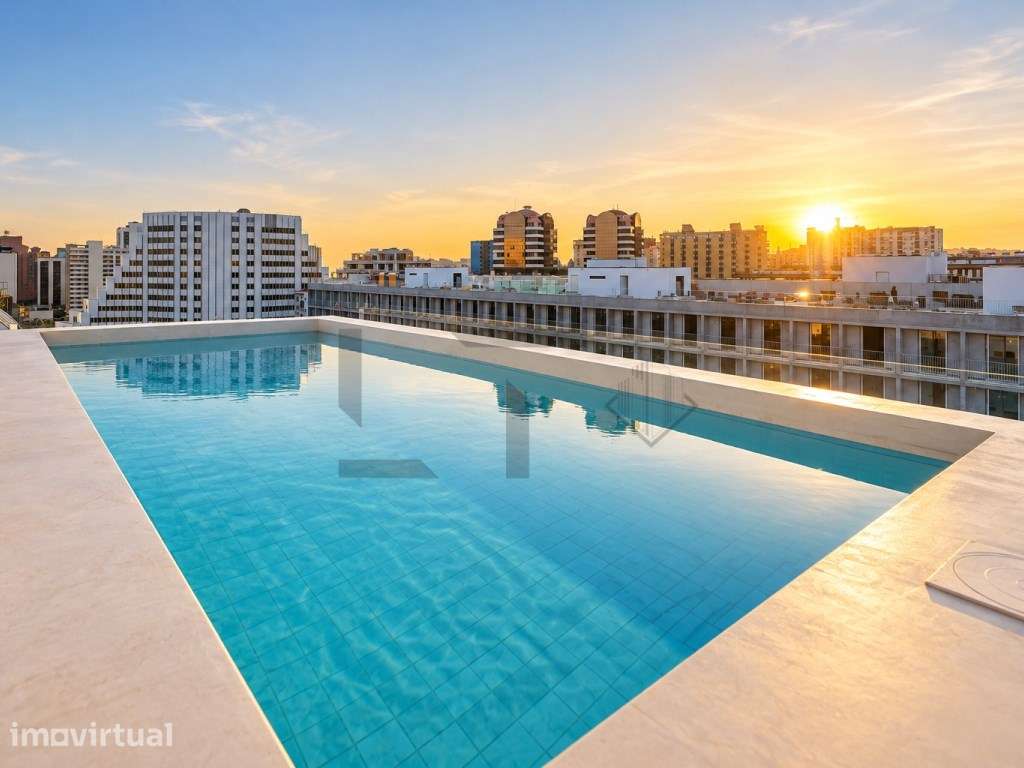 Apartamento Penthouse T4 Duplex com Terraço e Piscina Privativa par...