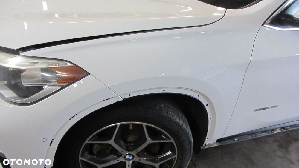 BMW X1 F48 BŁOTNIK PRZEDNI LEWY ALPINWEISS A300 PRZÓD LEWY BIAŁY W KOLOR - 2