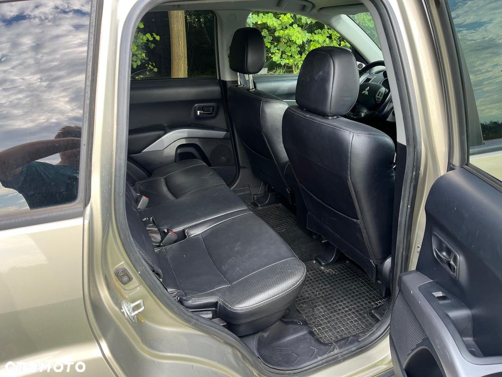 Mitsubishi Outlander 2.0 DID Instyle NAVI - 10
