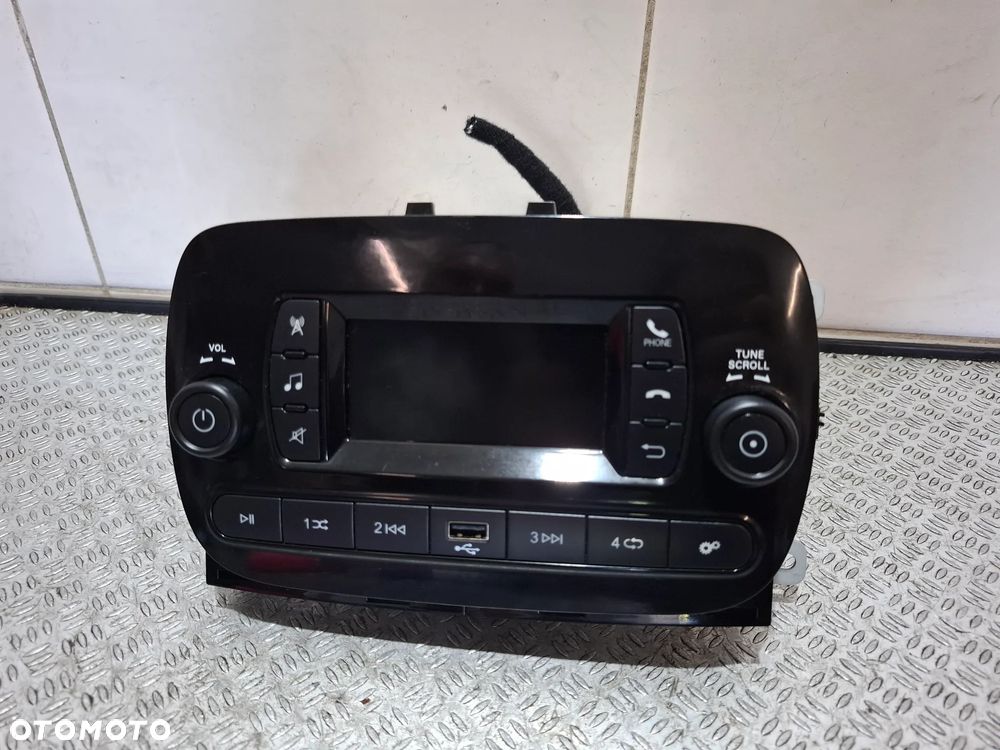 Radio fabryczne Fiat 500 2024 rok  nr 07357945730 - 1