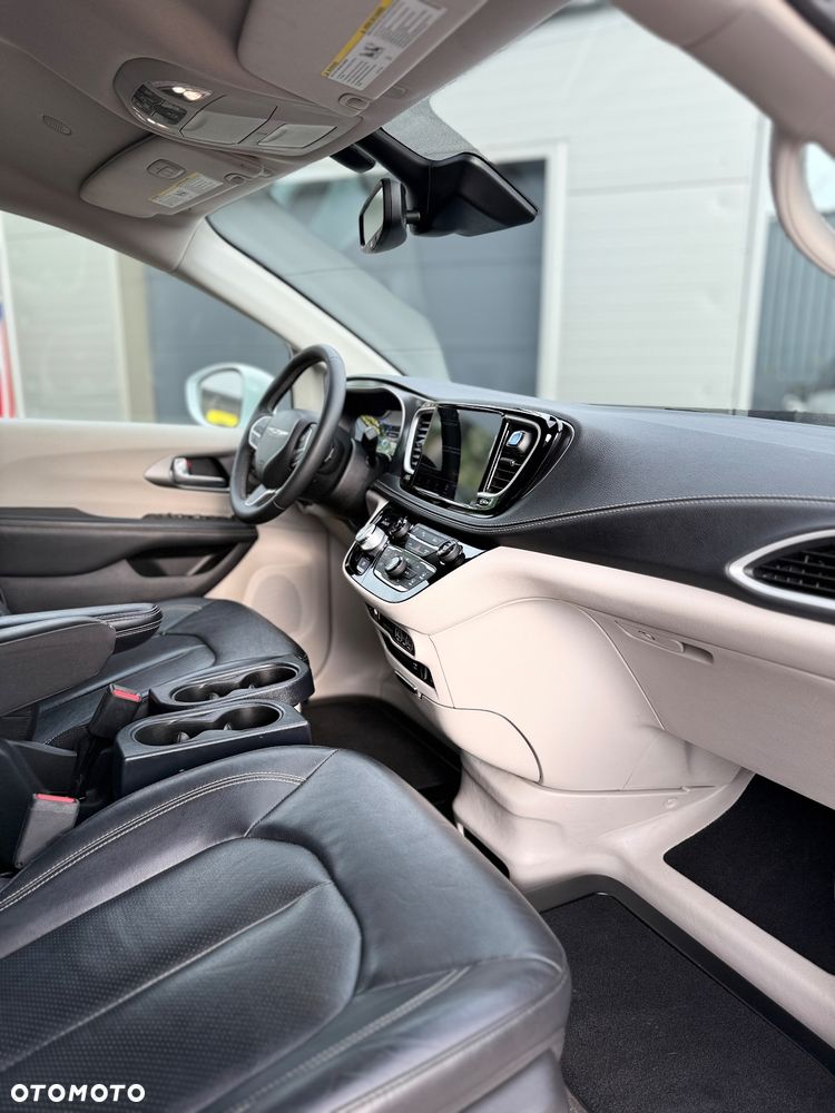 Chrysler Pacifica - 26