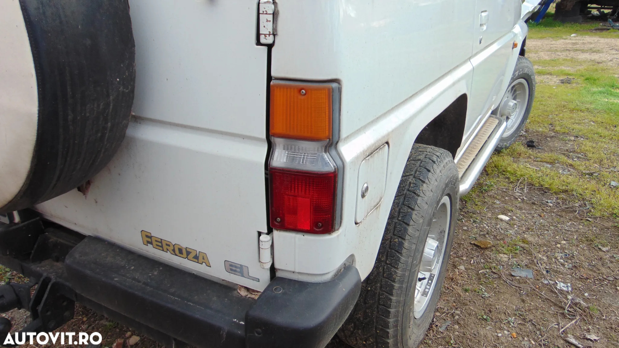 Faruri,semnalizari fata,stopuri spate Daihatsu Feroza an 1990 - 6
