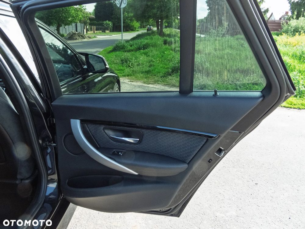 BMW Seria 3 318d M Sport Shadow - 37