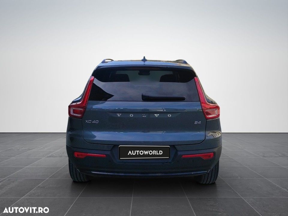 Volvo XC 40 B4 AT FWD MHEV Plus Dark - 5