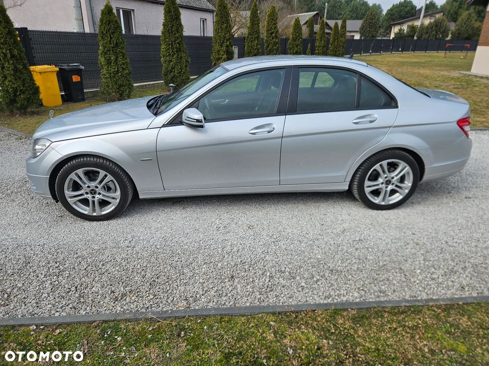 Mercedes-Benz Klasa C 180 K BlueEff Elegance - 31