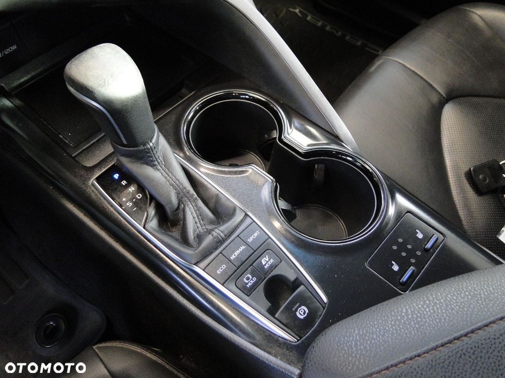 Toyota Camry - 29