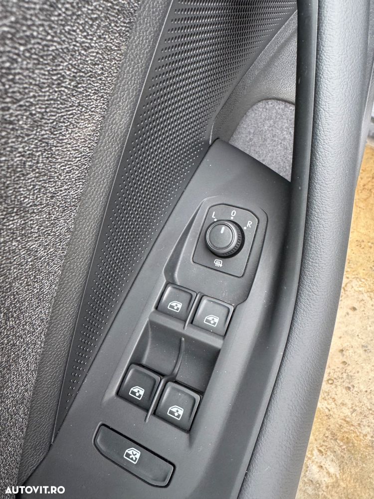 Volkswagen Passat 1.5 eTSI DSG MHEV Business - 25