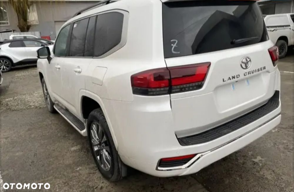 Toyota Land Cruiser - 5