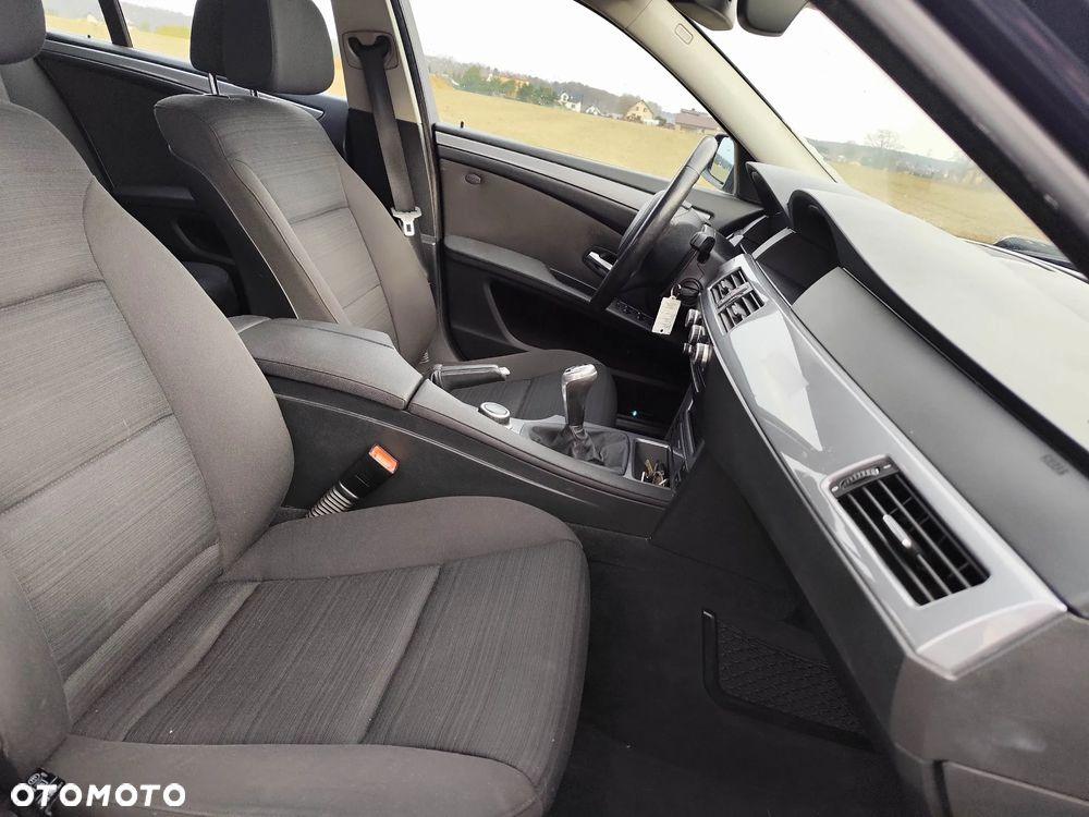 BMW Seria 5 525d - 11