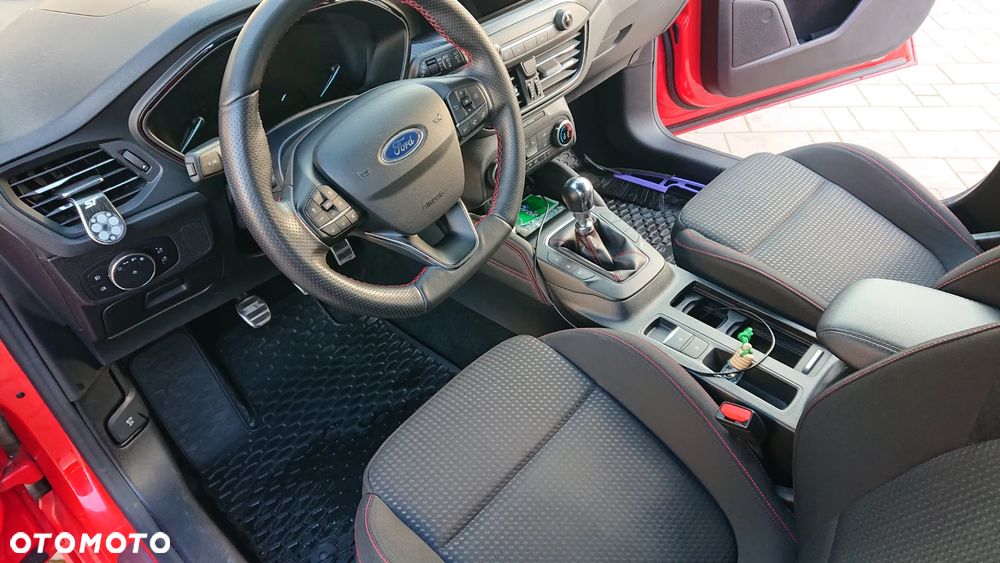 Ford Focus SW 1.5 EcoBoost S&S ST-LINE - 15